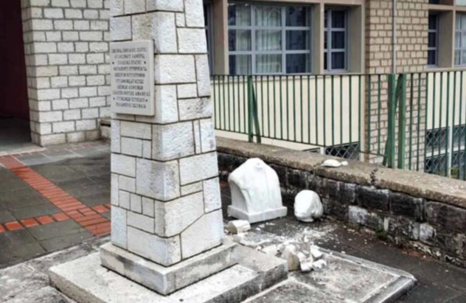 Τα Γιάννενα ας κάνουν επιτέλους κάτι για τα μνημεία και τα έργα Τέχνης!