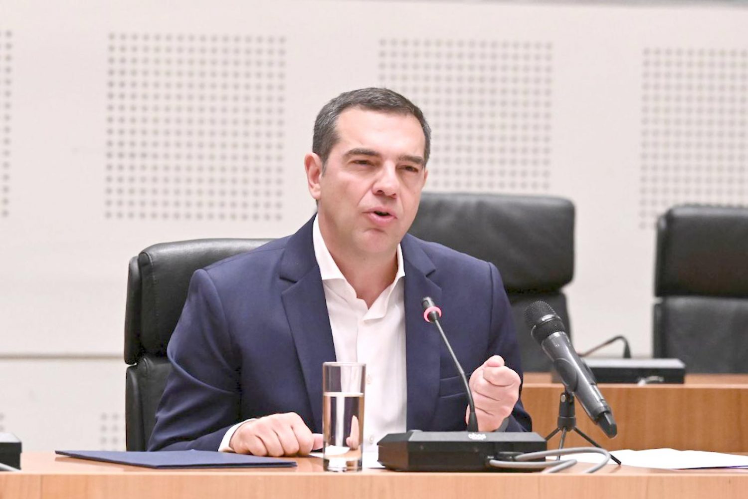 ΧΩΡΙΣ ΤΣΙΠΡΑ…ΥΠΟ ΔΙΑΛΥΣΗ Ο ΣΥΡΙΖΑ!
