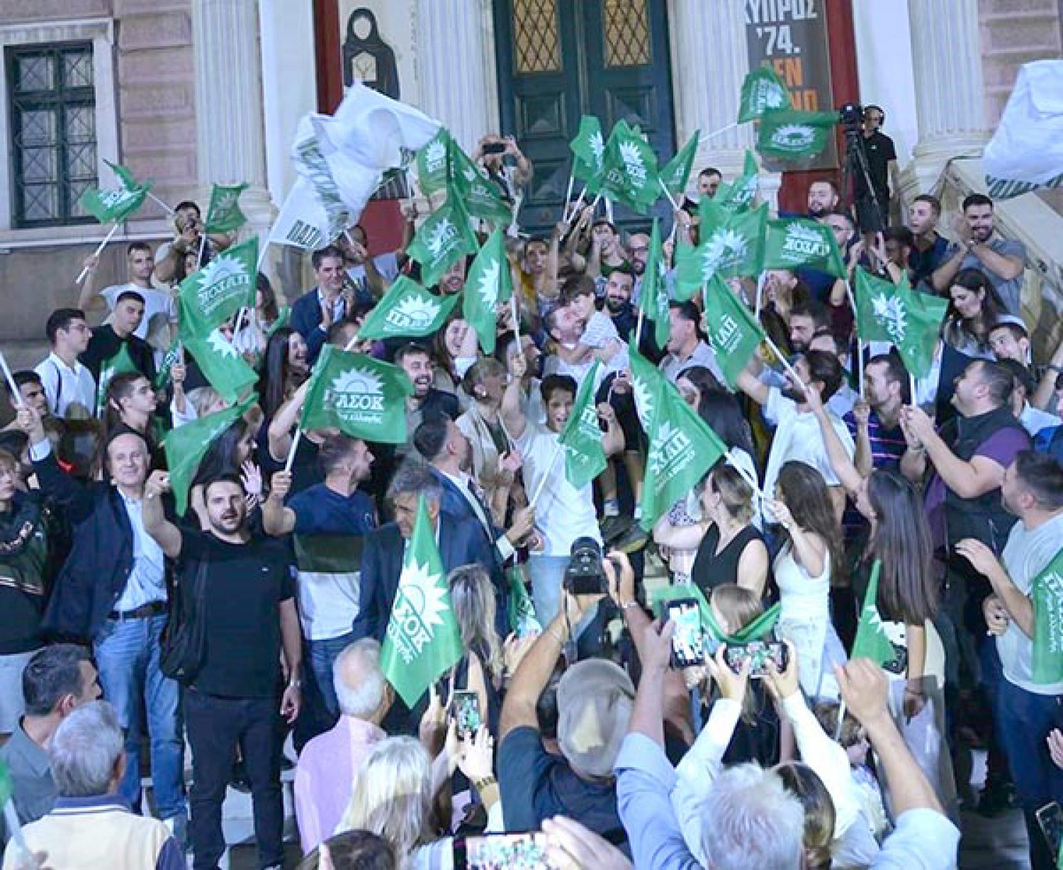 Ν. Ανδρουλάκης και Χ. Δούκας ψάχνουν συμμαχίες ενόψει β’ γύρου
