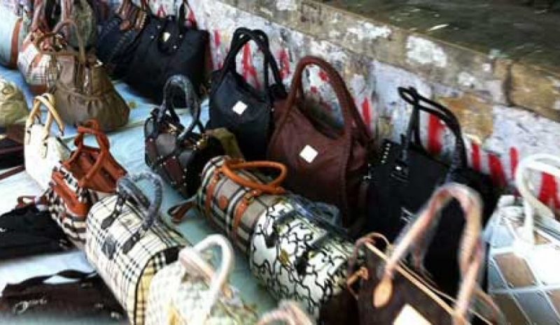 «Μάστιγα» το παρεμπόριο για  νόμιμες επιχειρήσεις - Κράτος