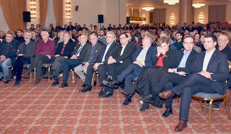 Ο ΑΛ. ΤΣΙΠΡΑΣ ΖΗΤΑΕΙ ΚΑΙ ΤΑ ΡΕΣΤΑ!