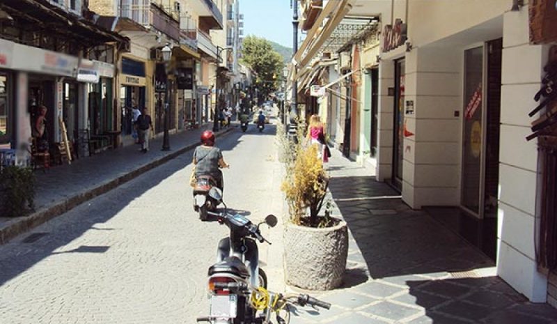 Ο ΤΖΙΡΟΣ ΠΕΦΤΕΙ, Η ΑΓΟΡΑ ΣΤΕΝΑΖΕΙ!