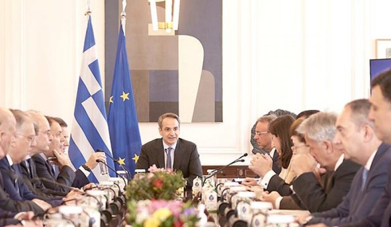 ΣΕ ΡΥΘΜΟΥΣ ΕΚΛΟΓΩΝ Η ΧΩΡΑ!