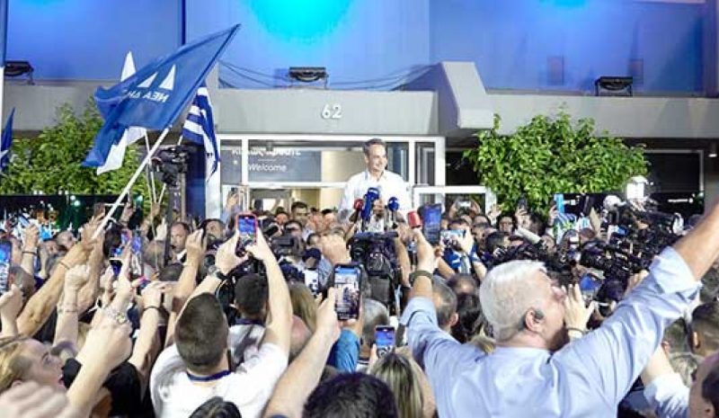 ΚΑΙ ΜΕ 8 ΚΟΜΜΑΤΑ ΑΥΤΟΔΥΝΑΜΗ Η Ν.Δ.!