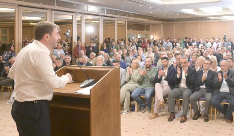 Το ΠΑΣΟΚ εδραιώνεται ως αξιωματική αντιπολίτευση