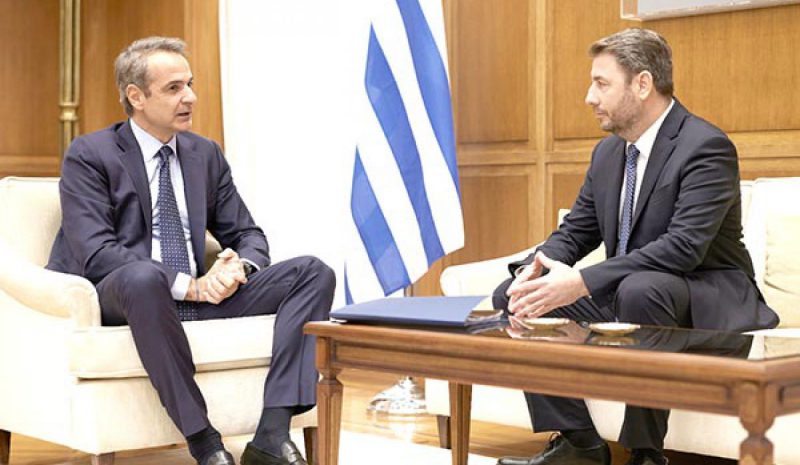 ΤΟ… ΑΣΠΡΟ - ΜΑΥΡΟ ΚΑΝΕΙ Ο ΑΝΔΡΟΥΛΑΚΗΣ!