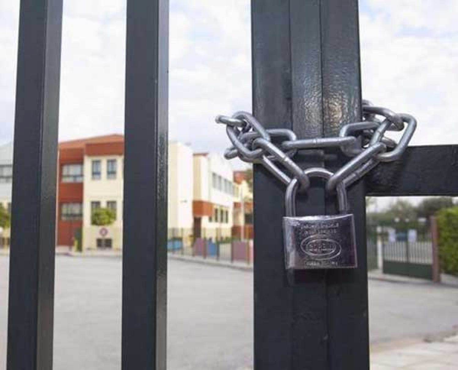 ΠΟΤΕ ΓΙΝΕΤΑΙ ΜΑΘΗΜΑ ΣΤΑ ΣΧΟΛΕΙΑ