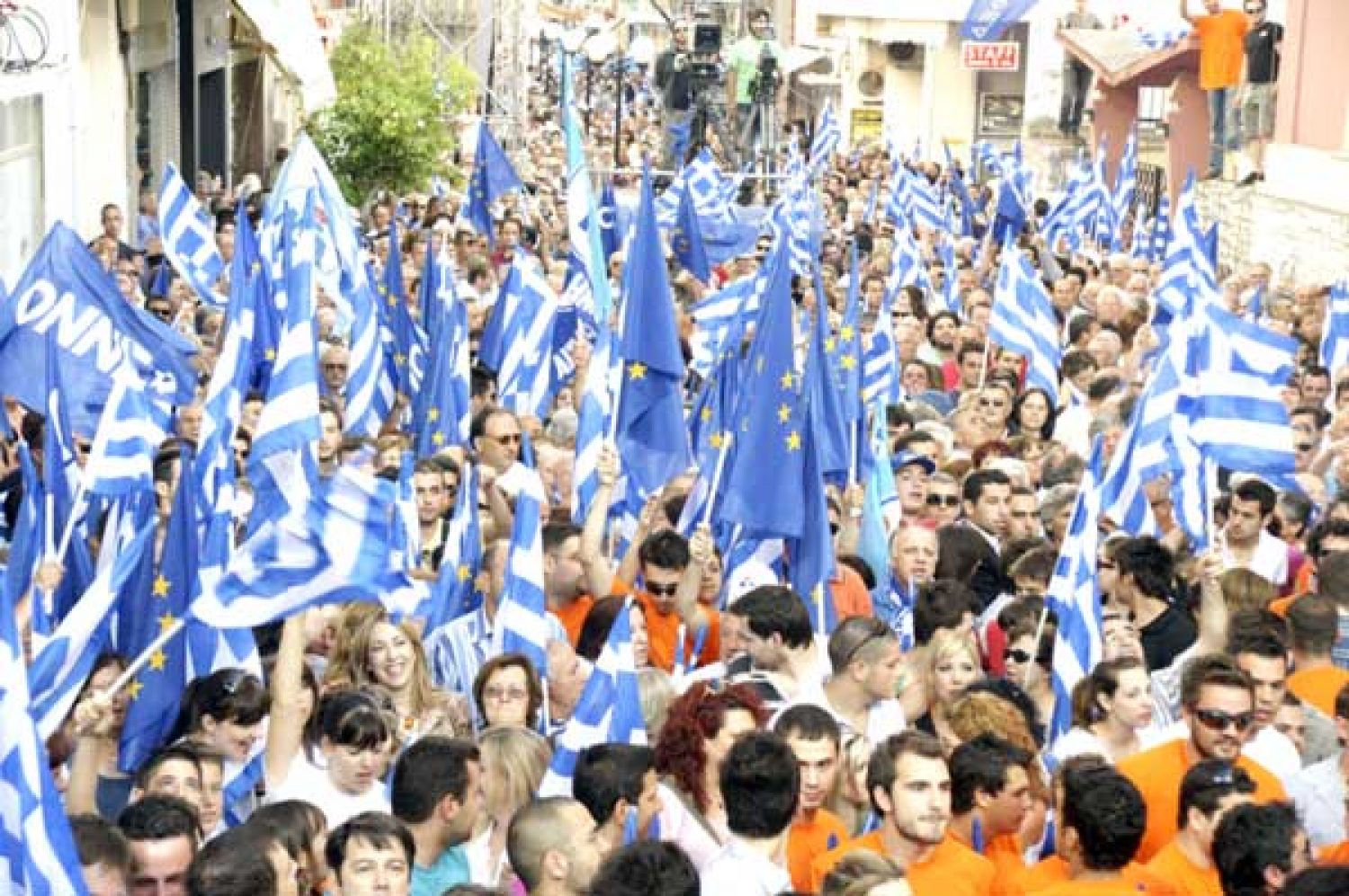«ΚΙΝΟΥΜΕΝΗ ΑΜΜΟΣ» ΤΑ ΚΟΜΜΑΤΑ!