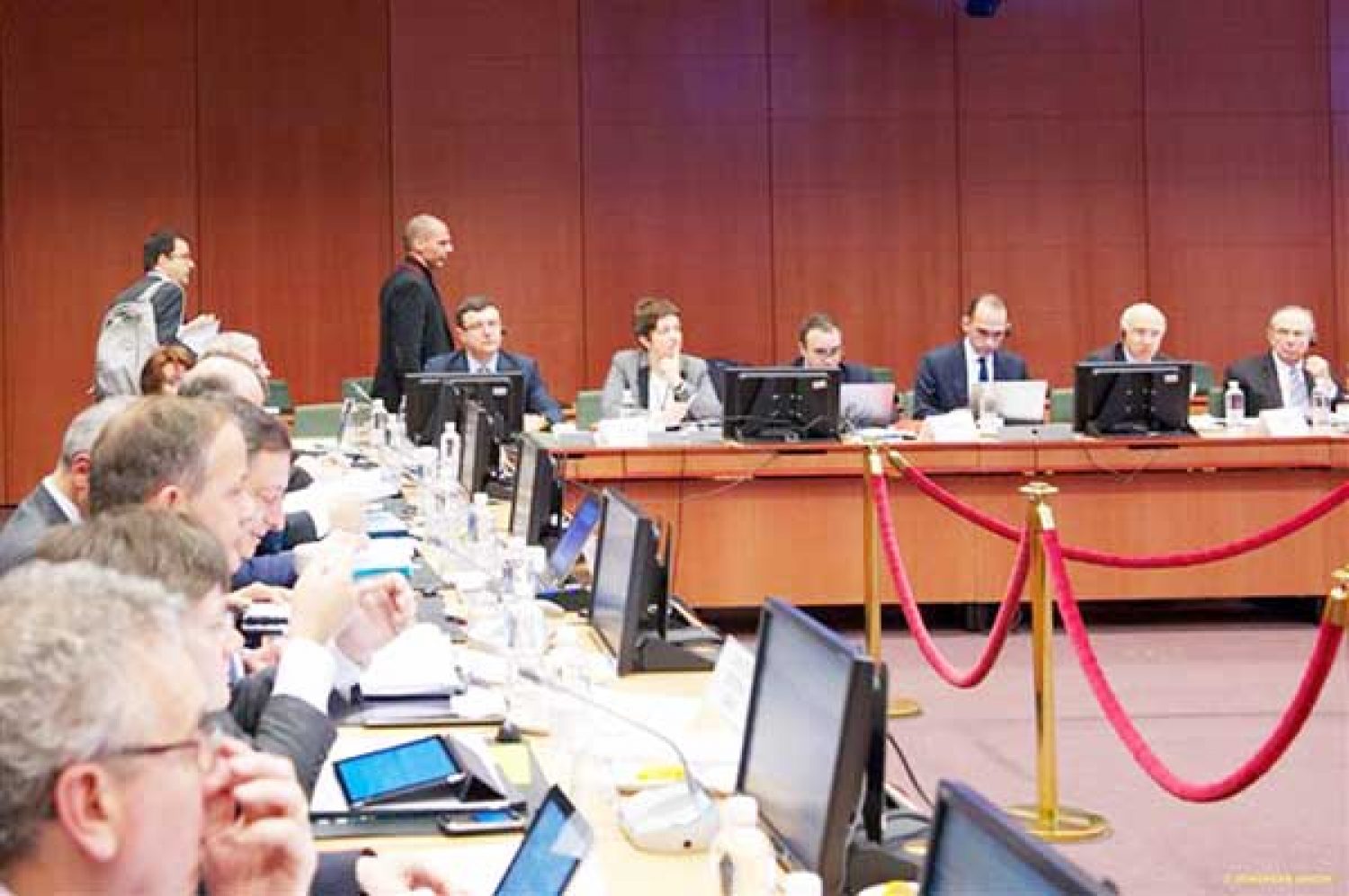 Στο «κόκκινο» η αγωνία για τα οικονομικά της χώρας