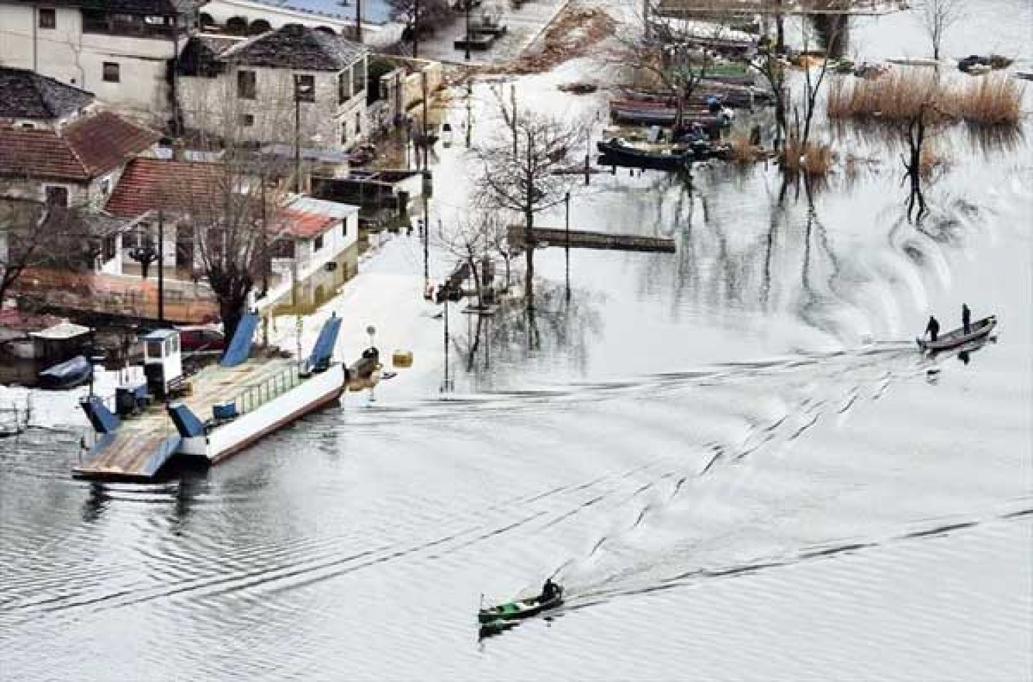 Σε απομόνωση και ανασφάλεια οι μόνιμοι κάτοικοι του Νησιού!