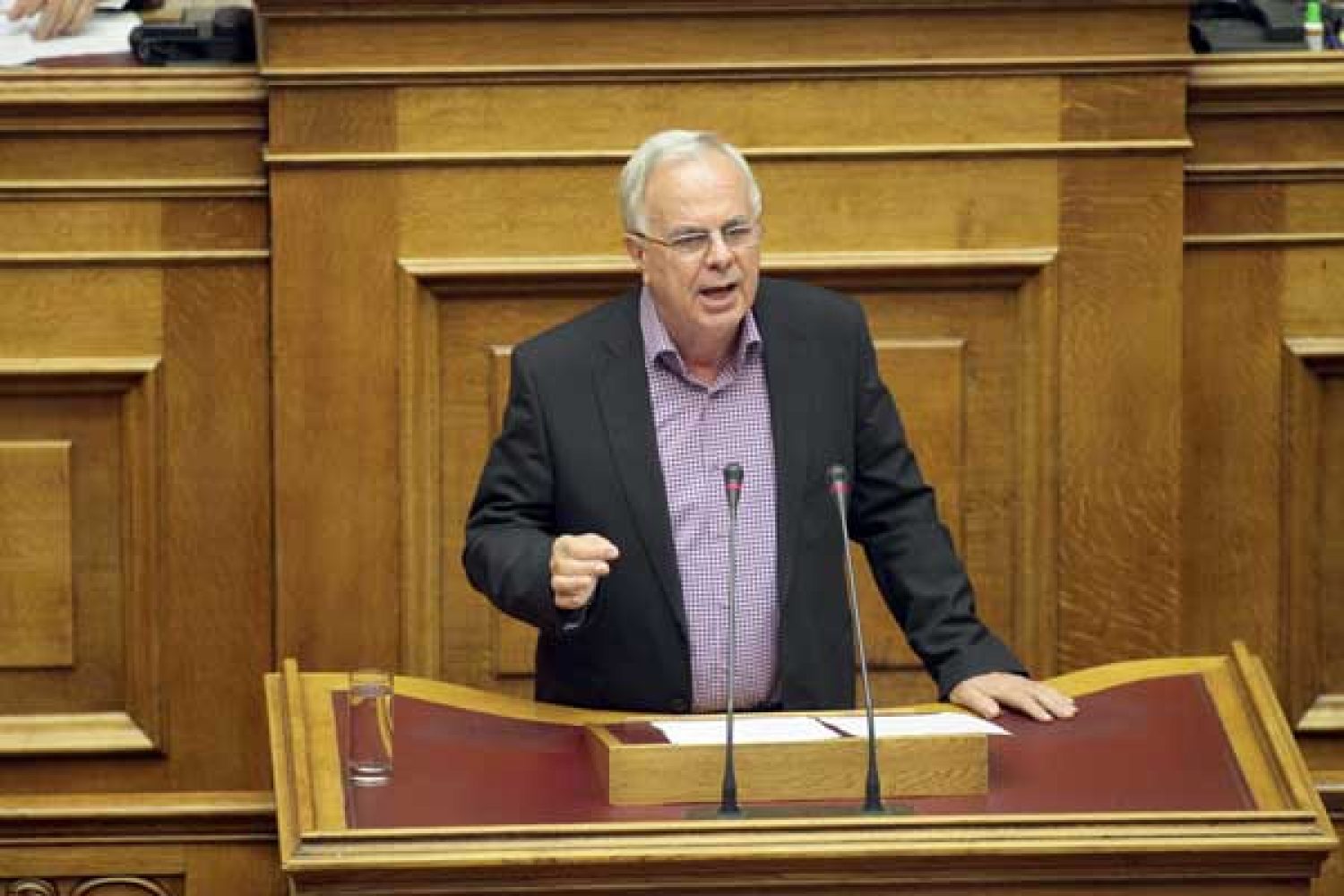 ΕΜΠΑΙΖΕΙ ΤΟΥΣ ΦΟΡΕΙΣ Η ΚΥΒΕΡΝΗΣΗ