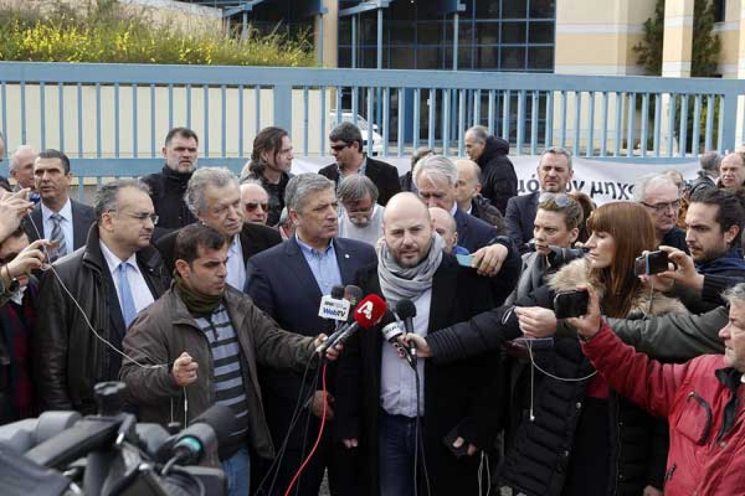 «ΜΠΛΟΚΑ» ΕΠΙΣΤΗΜΟΝΩΝ ΣΕ ΥΠΟΥΡΓΕΙΑ