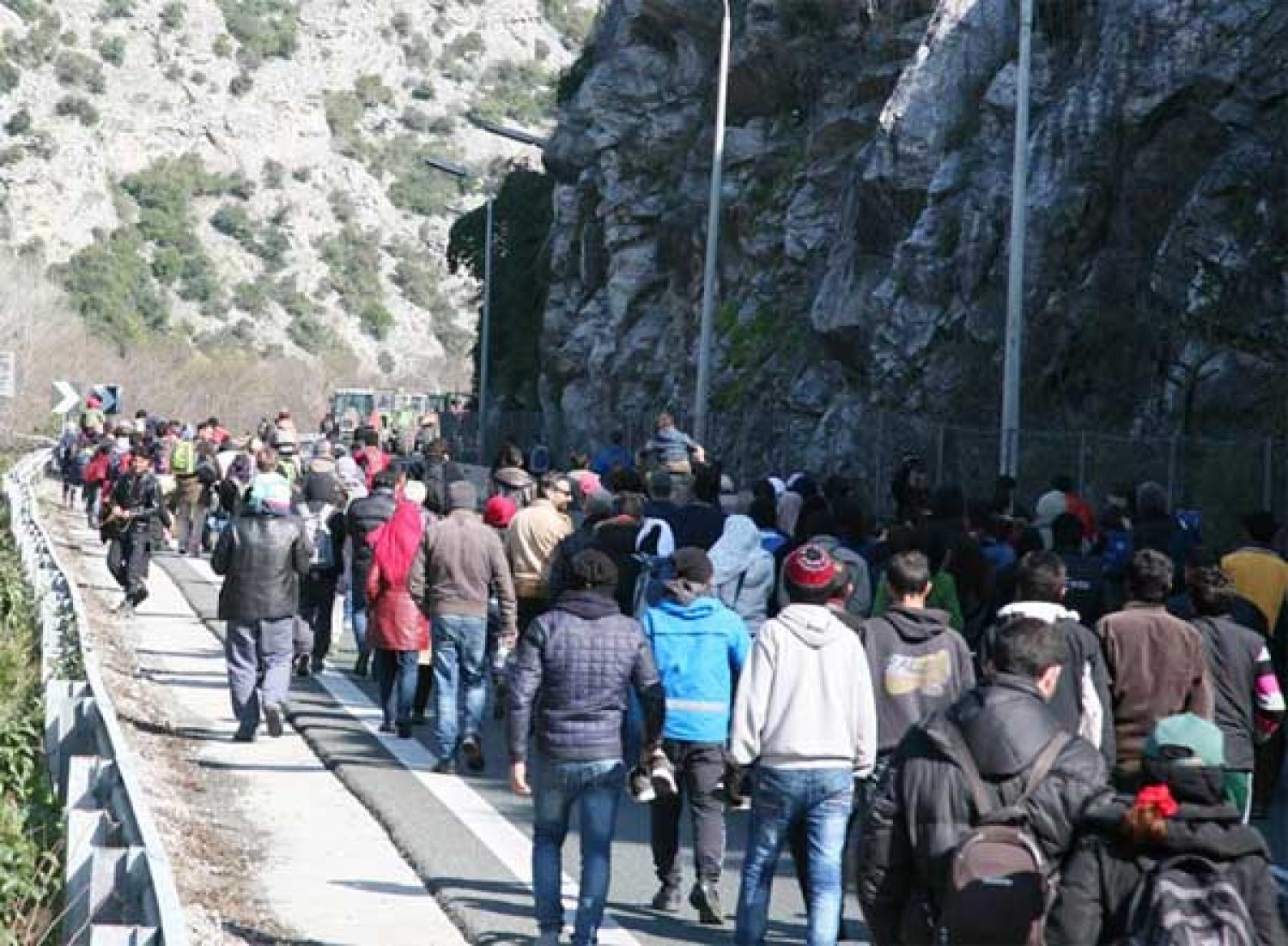 ΤΟ ΑΠΟΛΥΤΟ ΧΑΟΣ ΜΕ ΤΟΥΣ ΠΡΟΣΦΥΓΕΣ