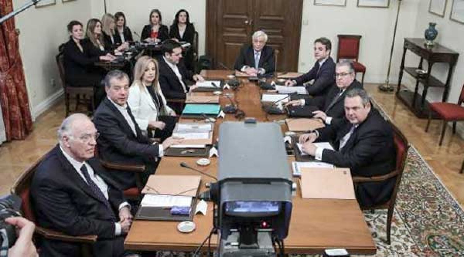 ΝΑΙ ΣΤΗ ΦΙΛΟΞΕΝΙΑ, ΑΛΛΑ ΥΠΟ ΕΛΕΓΧΟ!