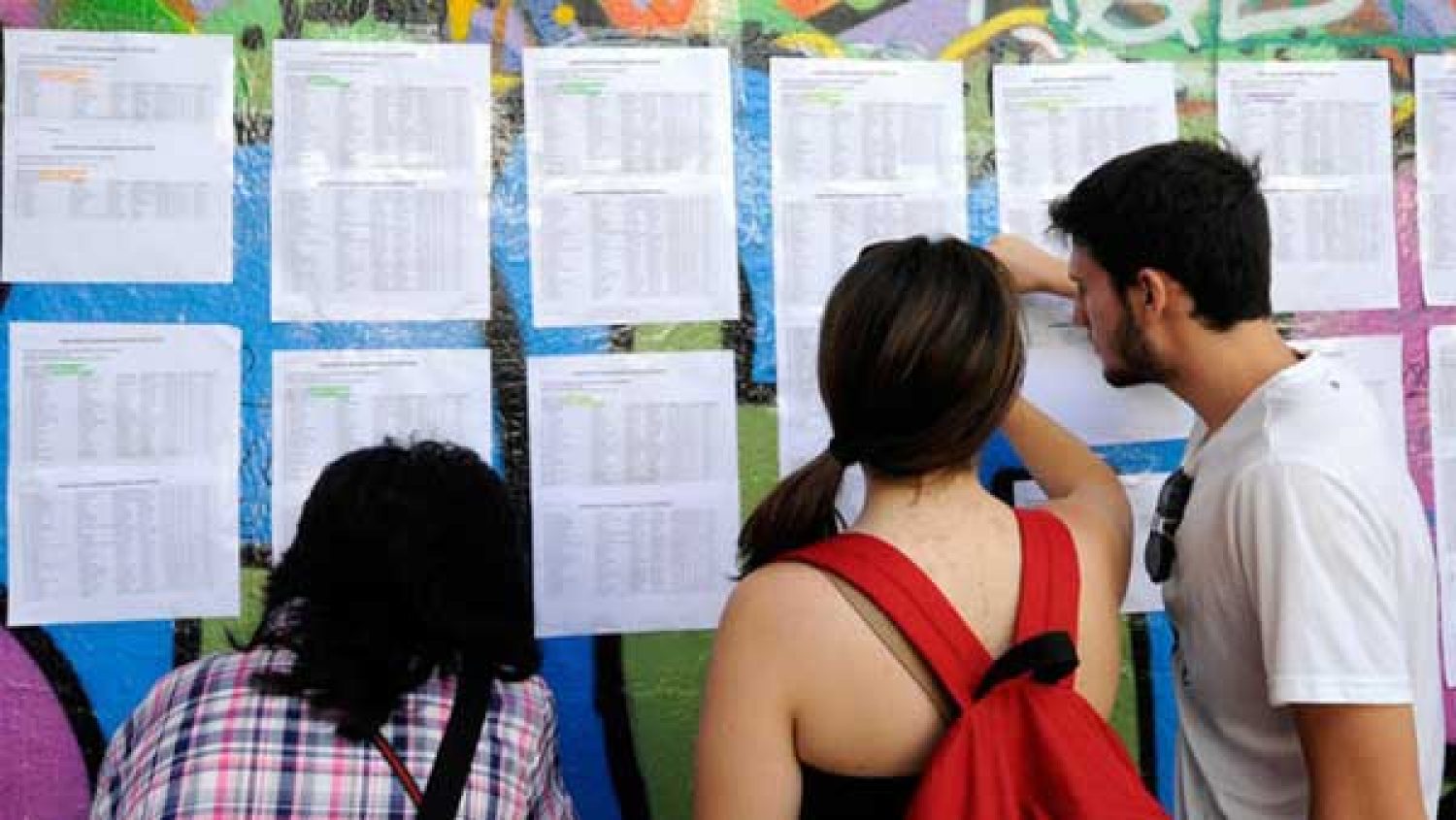 Βάσεις με πολλά… σκαμπανεβάσματα στις φετινές Πανελλαδικές εξετάσεις!
