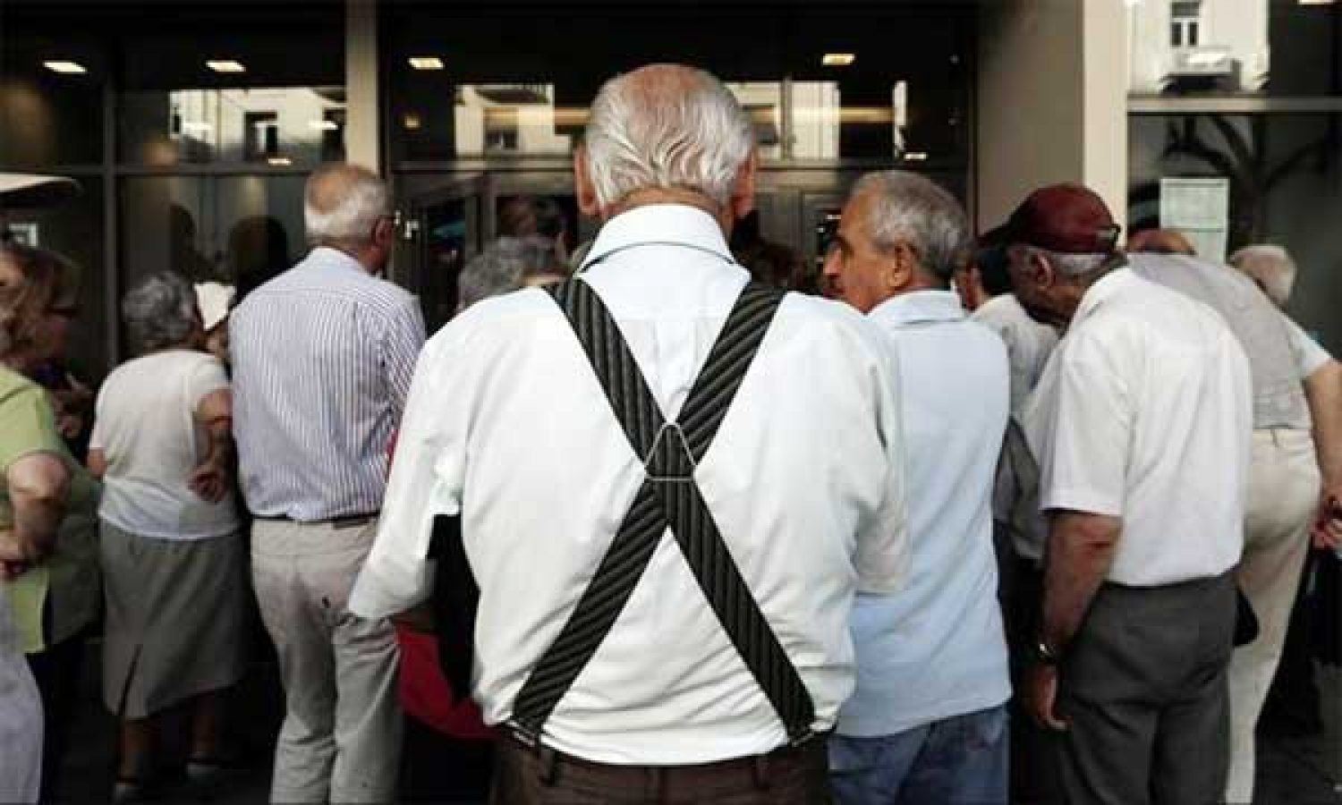 ΧΑΝΟΥΝ ΣΥΝΤΑΞΗ ΚΑΙ ΠΕΡΙΘΑΛΨΗ!