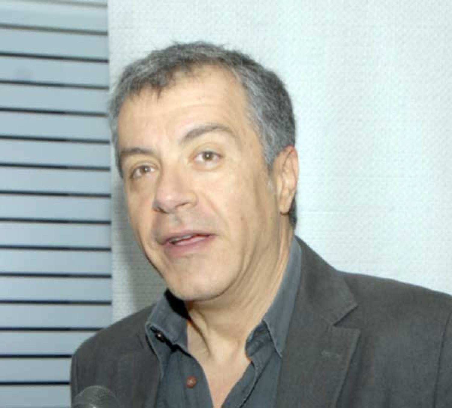 Ο Σταύρος Θεοδωράκης στην Εβραϊκή Συναγωγή Ιωαννίνων