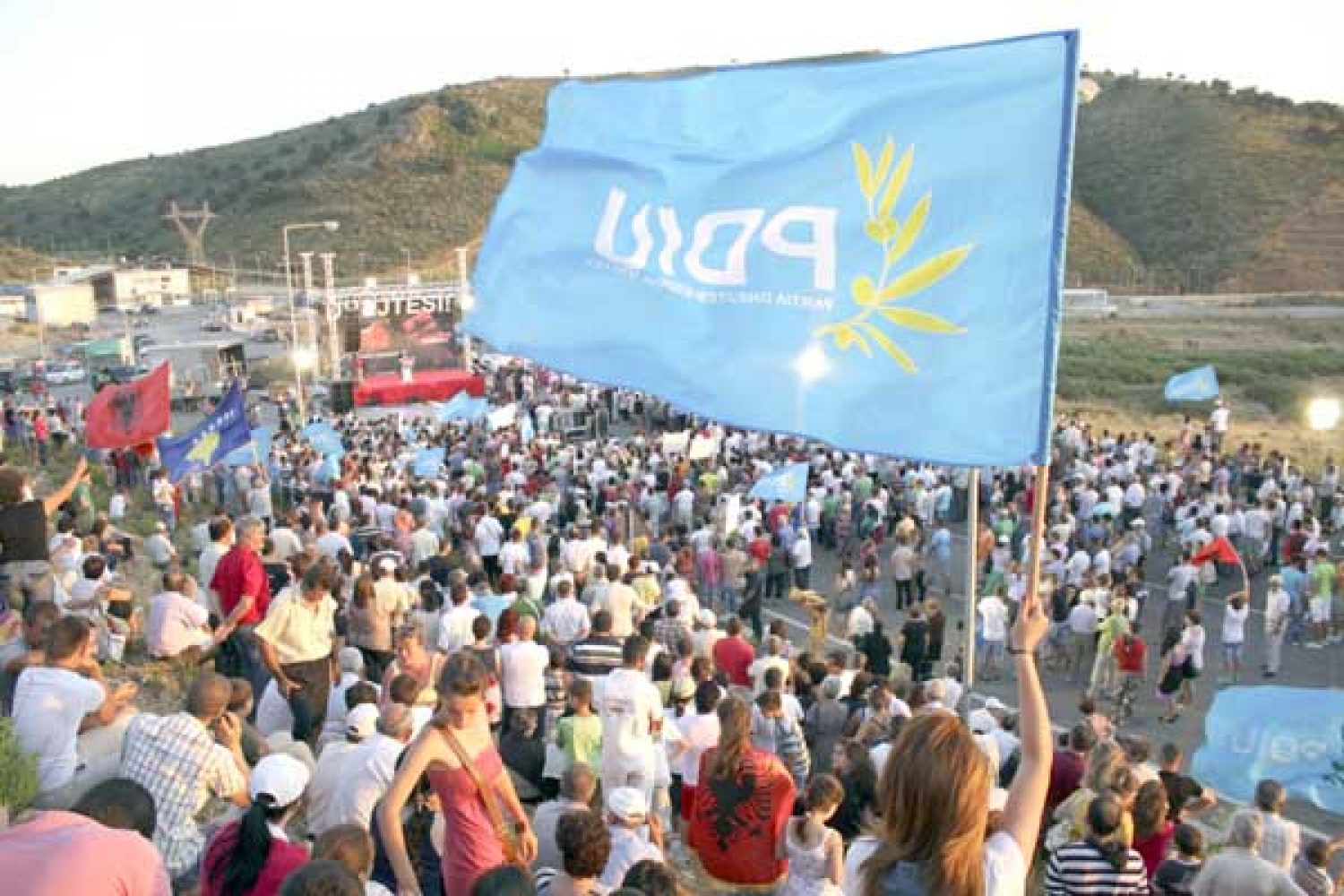 ΞΑΝΑ ΣΤΟ ΣΤΟΧΑΣΤΡΟ ΤΗΣ Ε.Ε. Η ΑΛΒΑΝΙΑ!