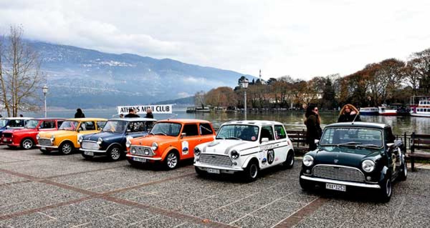 Πόλος έλξης τα θρυλικά Mini Coοper που «πλημμύρισαν» τα Γιάννενα