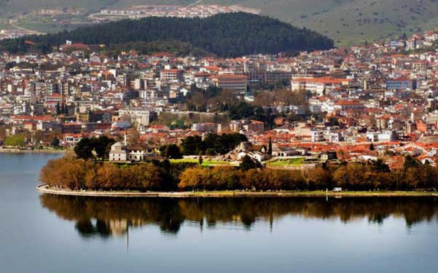 «Τα Γιάννενα διατηρούν ένα κομμάτι της αρχιτεκτονικής τους παράδοσης…»