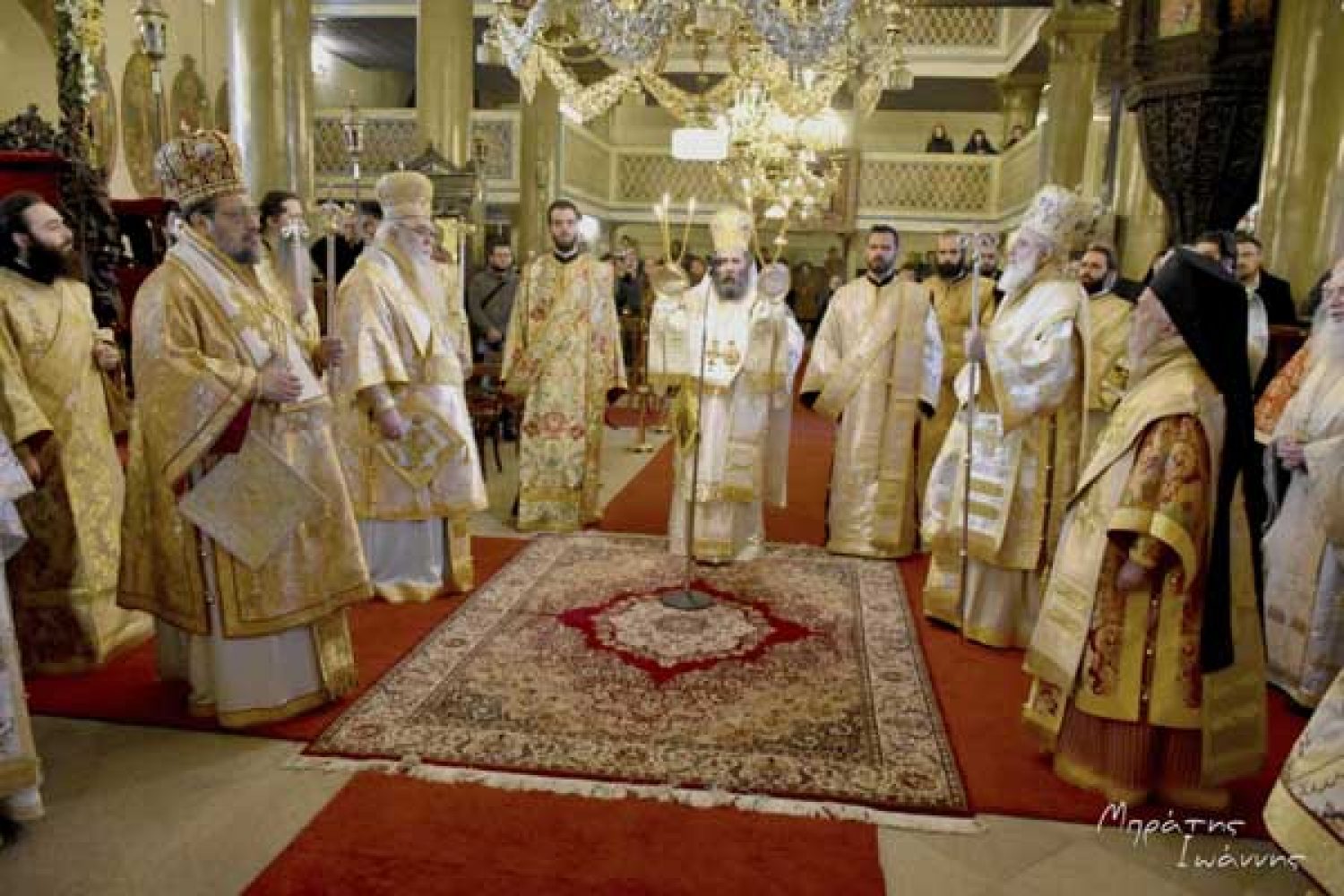 Πλήθος πιστών ευχήθηκε στον Μητροπολίτη Μάξιμο