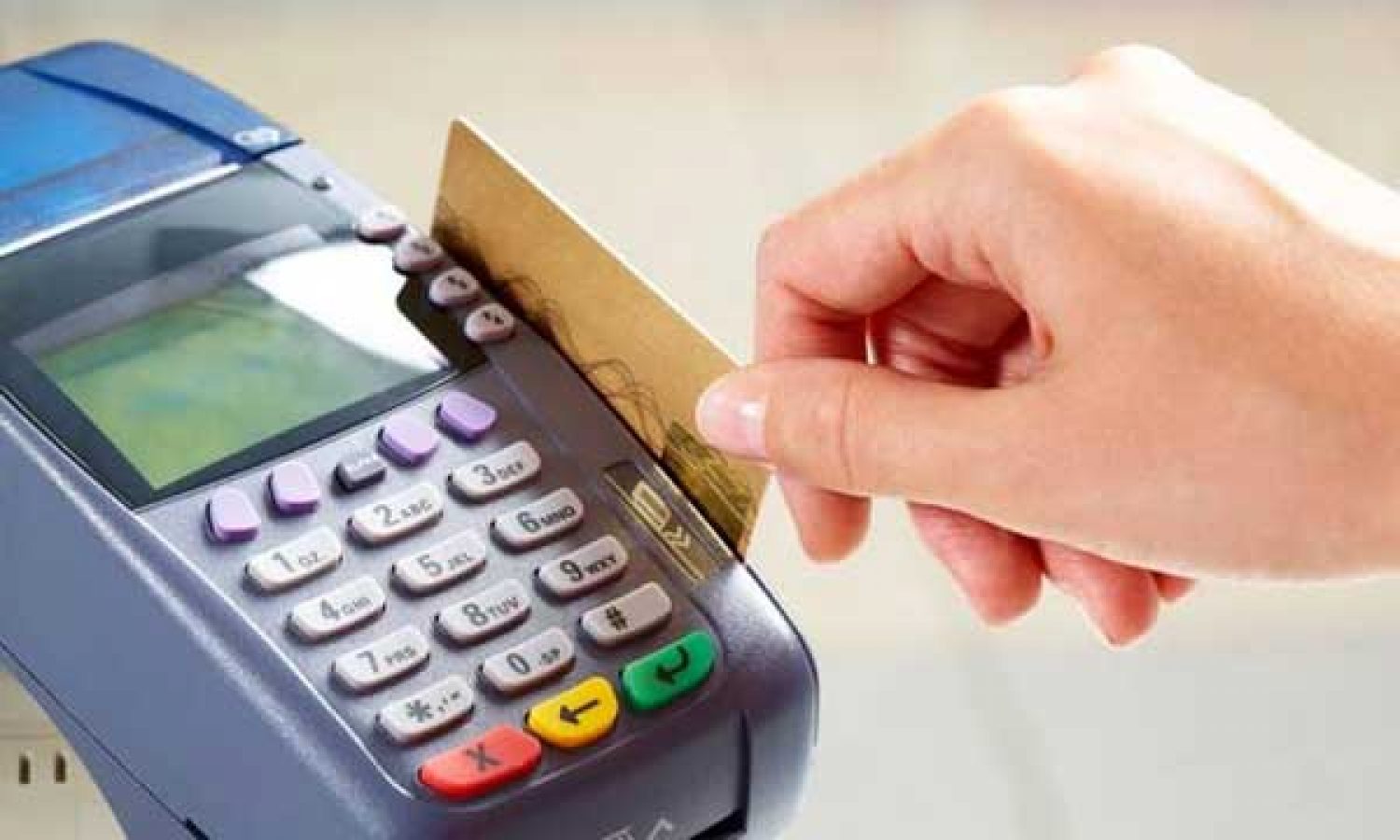 «Βαριές και ασήκωτες» οι προμήθειες των τραπεζών για το πλαστικό χρήμα!