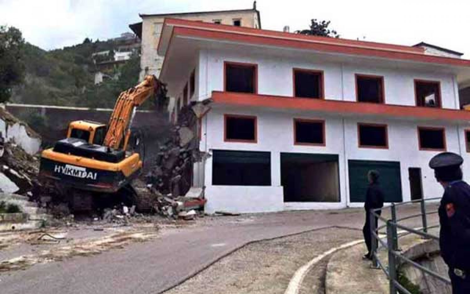 ΣΤΟΝ ΑΕΡΑ ΟΙ ΙΔΙΟΚΤΗΣΙΕΣ ΣΤΗΝ ΑΛΒΑΝΙΑ!