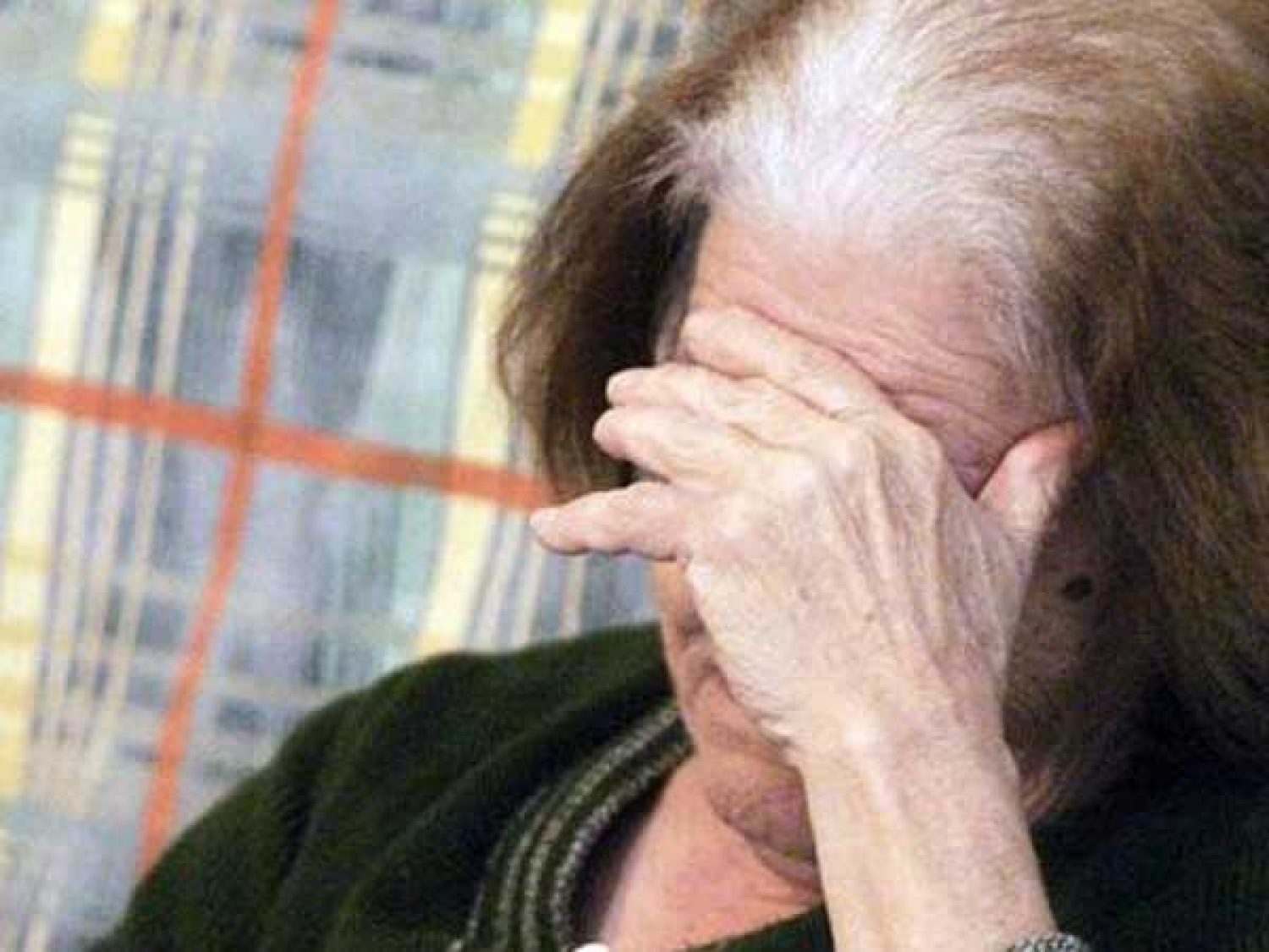 ΑΠΑΤΕΩΝΕΣ ΑΛΩΝΙΖΟΥΝ ΤΗΝ ΗΠΕΙΡΟ!