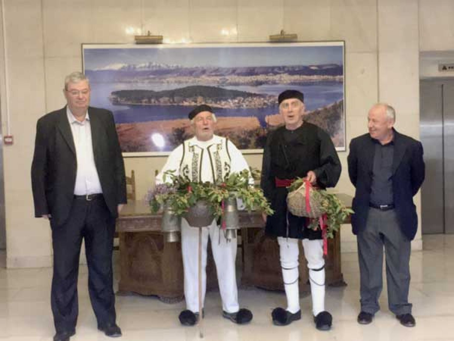 Τα «Λαζαρούδια» στον Περιφερειάρχη από μικρούς και μεγάλους