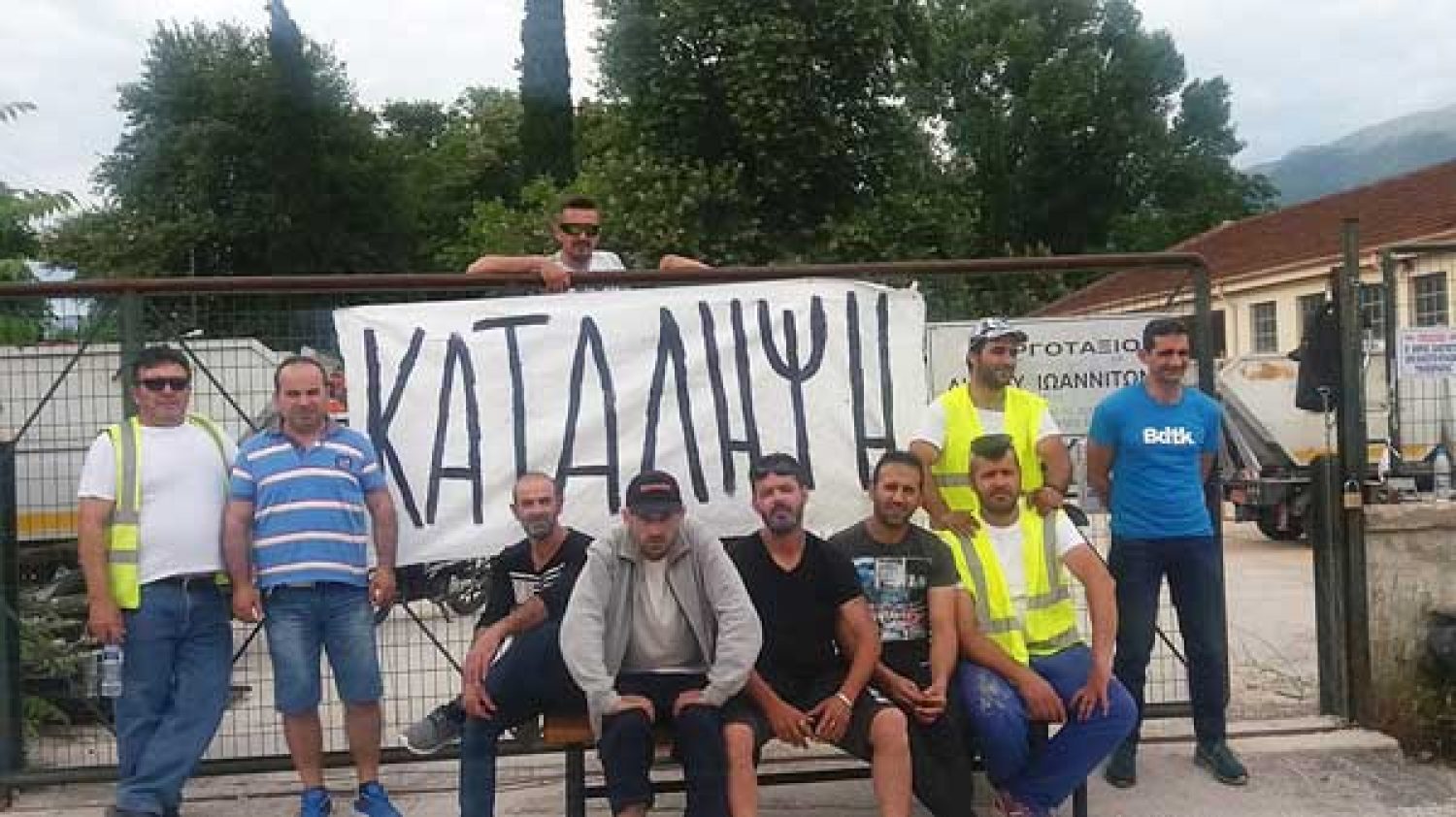 Εργοτάξιο υπό κατάληψη και οι κάδοι στα Γιάννενα… υπερχείλισαν απ’ τα σκουπίδια!