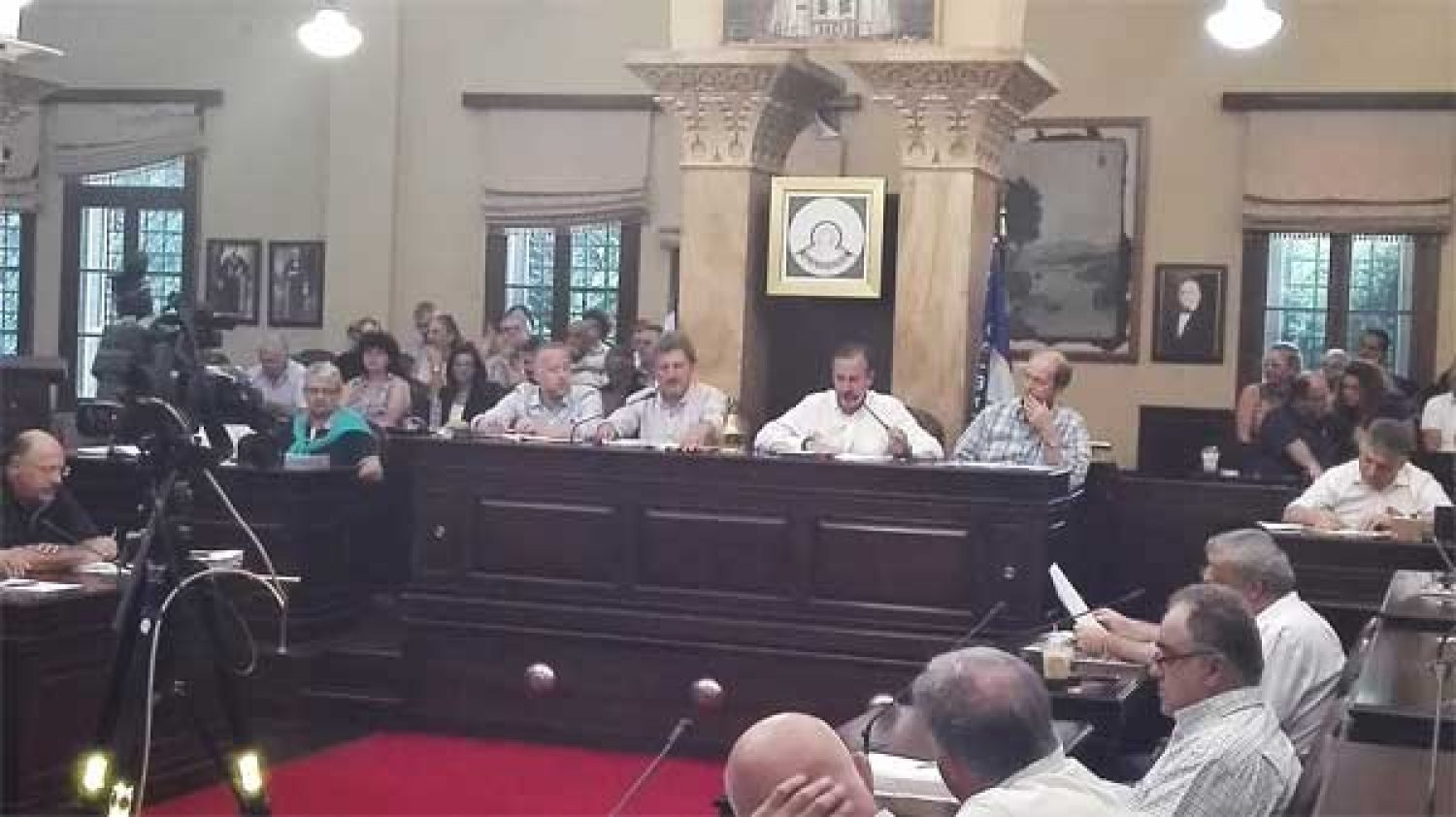 «ΠΥΡ ΟΜΑΔΟΝ» ΣΕ ΔΗΜΟΤΙΚΗ ΑΡΧΗ ΓΙΑ ΔΕΥΑΙ