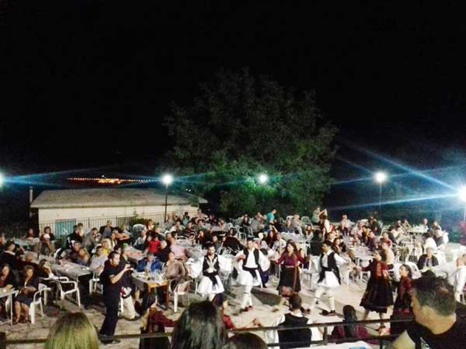 Με κοινά τραπέζια και γλέντια τα «ξεχωρίσματα» στα χωριά!