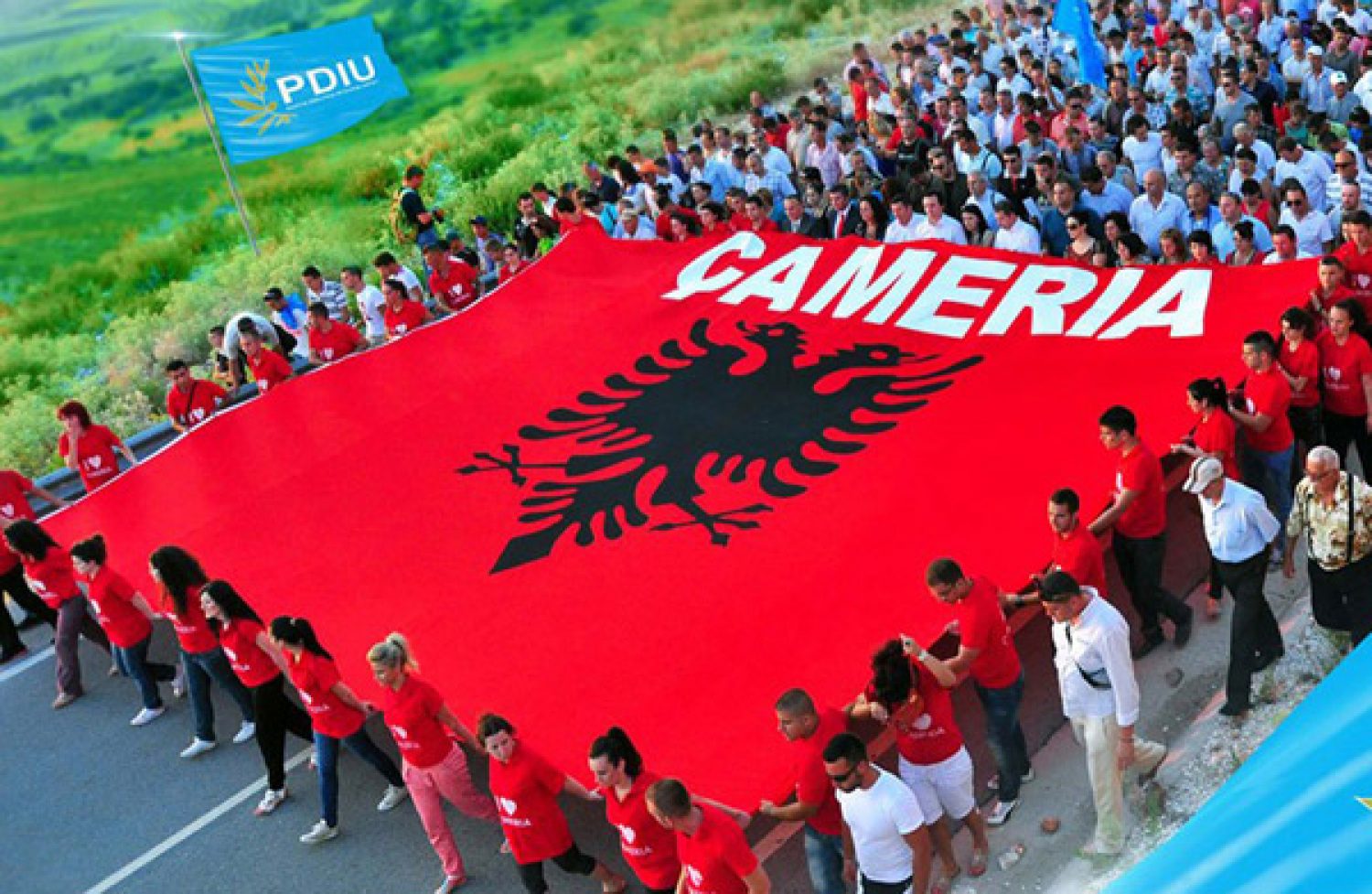 Στις συνεχείς προκλήσεις των «Τσάμηδων» απαντούν τα ίδια τα θύματά τους!