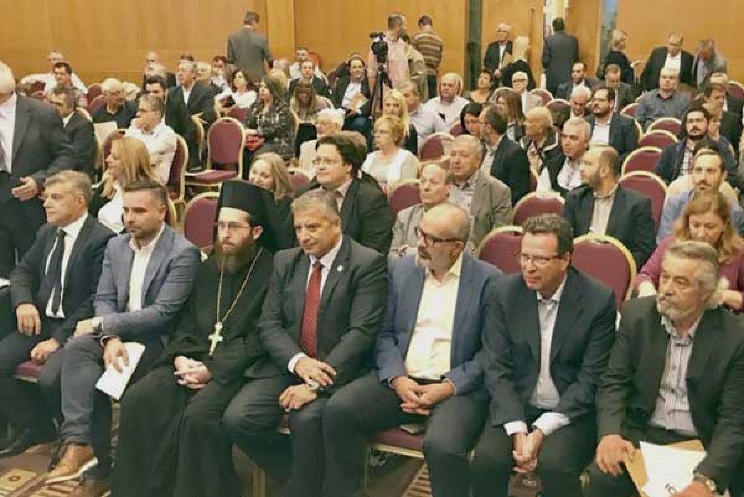 Όχι σε κομματικό έλεγχο του περιφερειακού Τύπου!