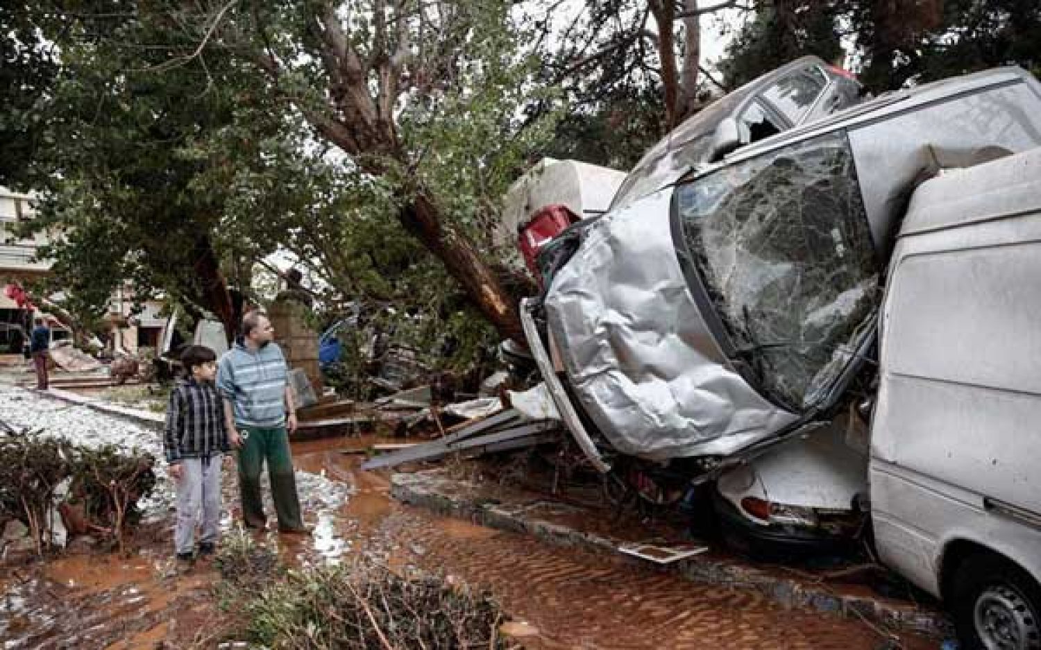 Οργισμένοι οι πλημμυροπαθείς από την απουσία του Κράτους!