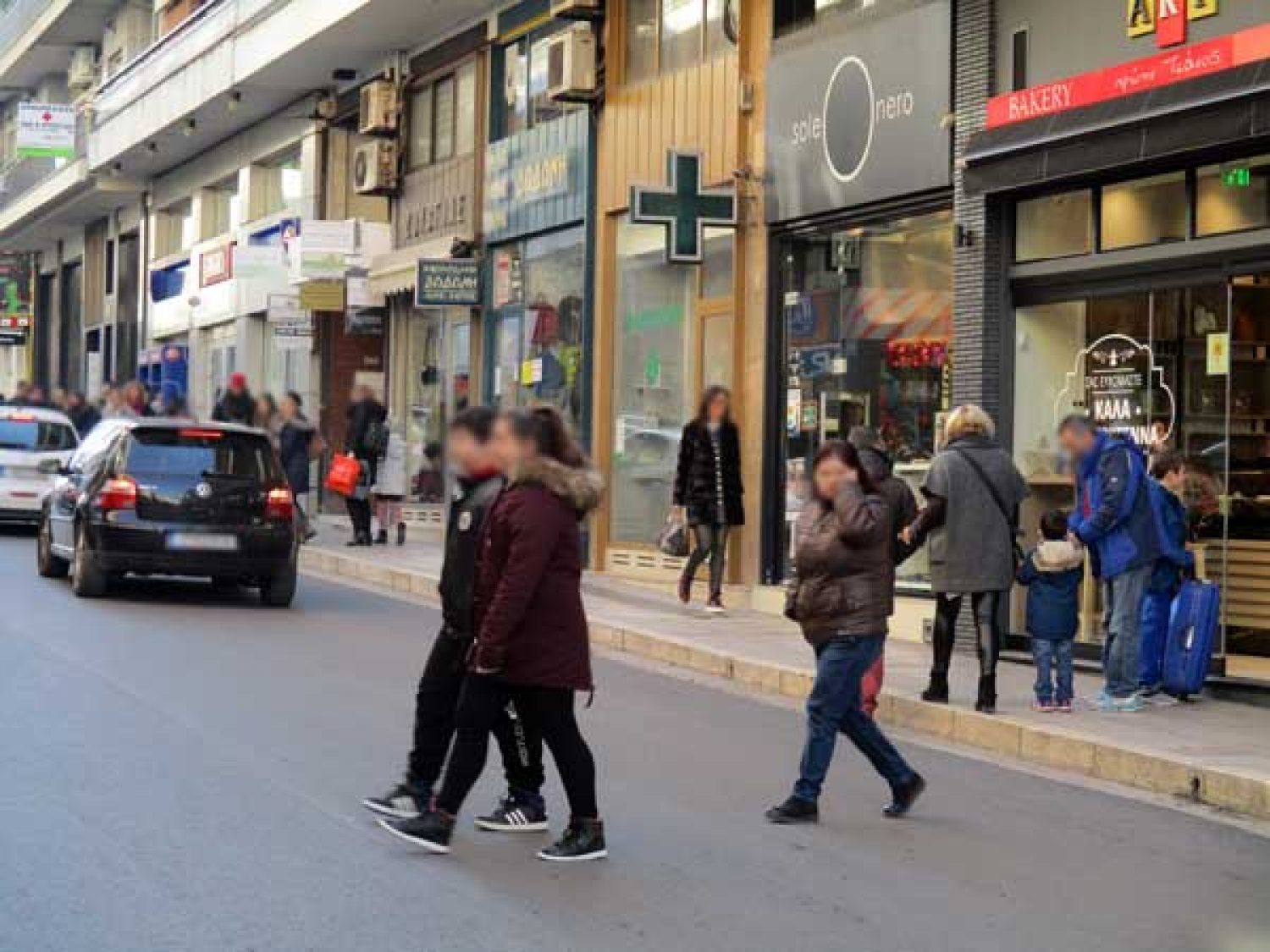 Τα γιορτινά ψώνια «ζεσταίνουν» επιτέλους τη Γιαννιώτικη αγορά!