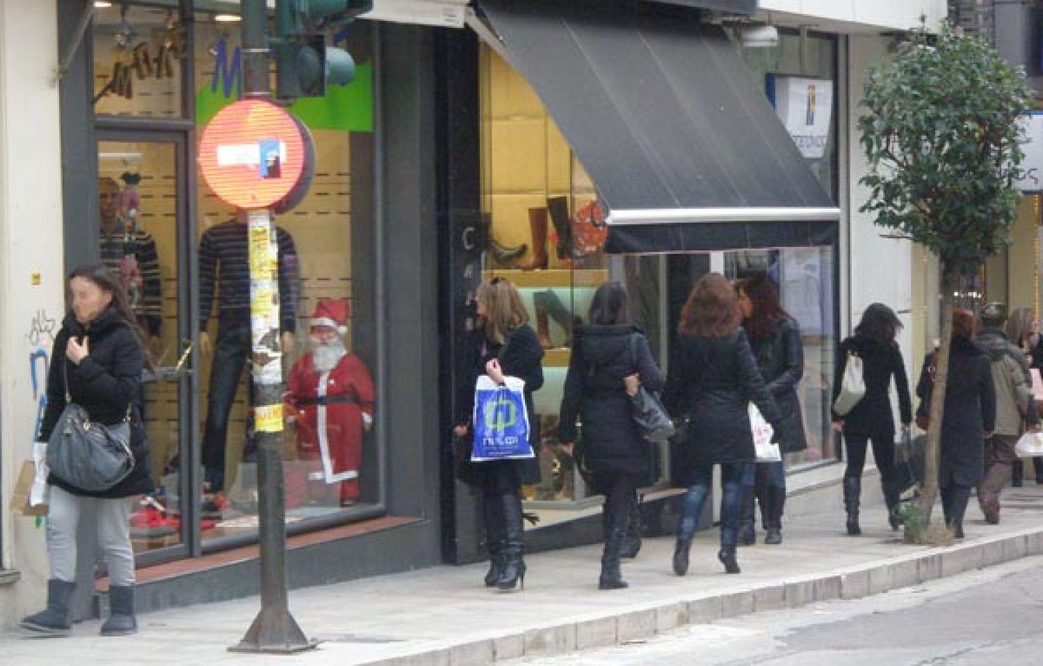 Η Γιαννιώτικη αγορά φόρεσε τα γιορτινά της και ελπίζει…