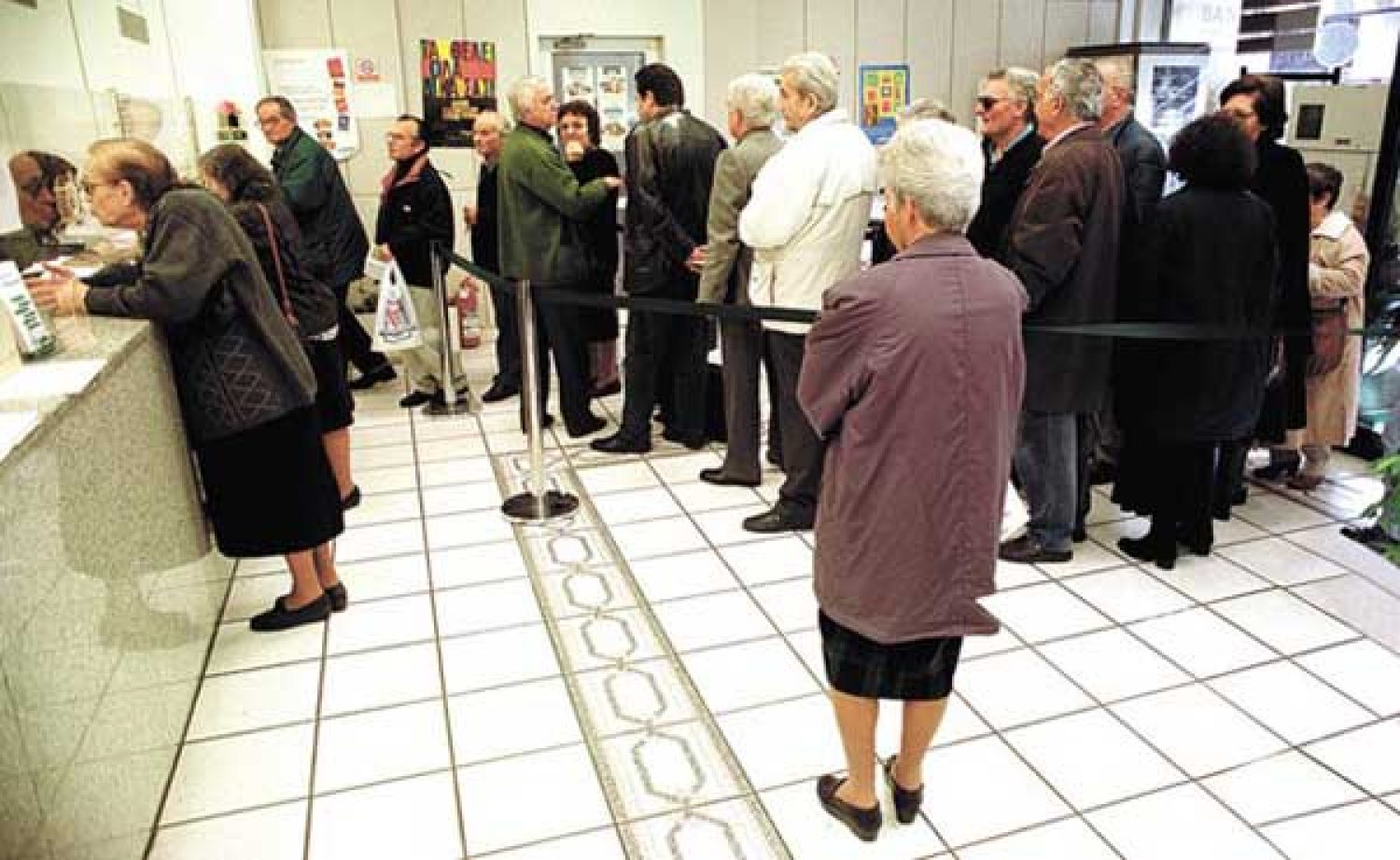 Μόνη της η Κυβέρνηση θέλει να διαχειριστεί προνοιακά επιδόματα!