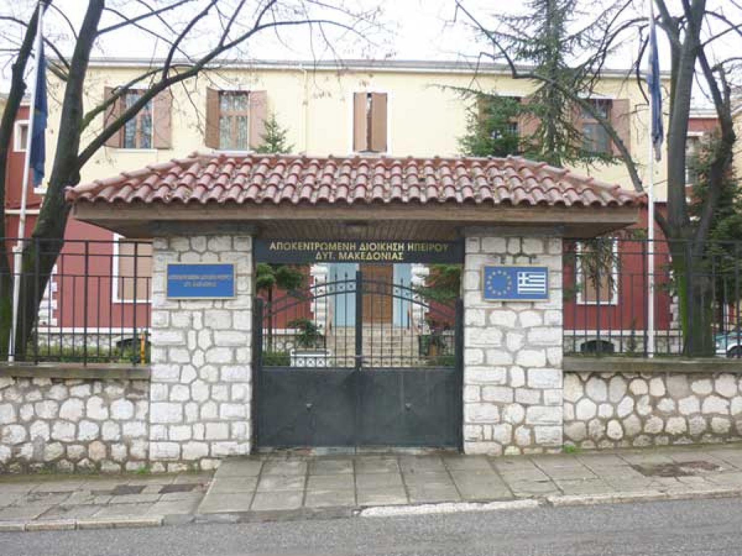 Να μπει τέλος στο «θεσμό του ενός» των Αποκεντρωμένων Διοικήσεων