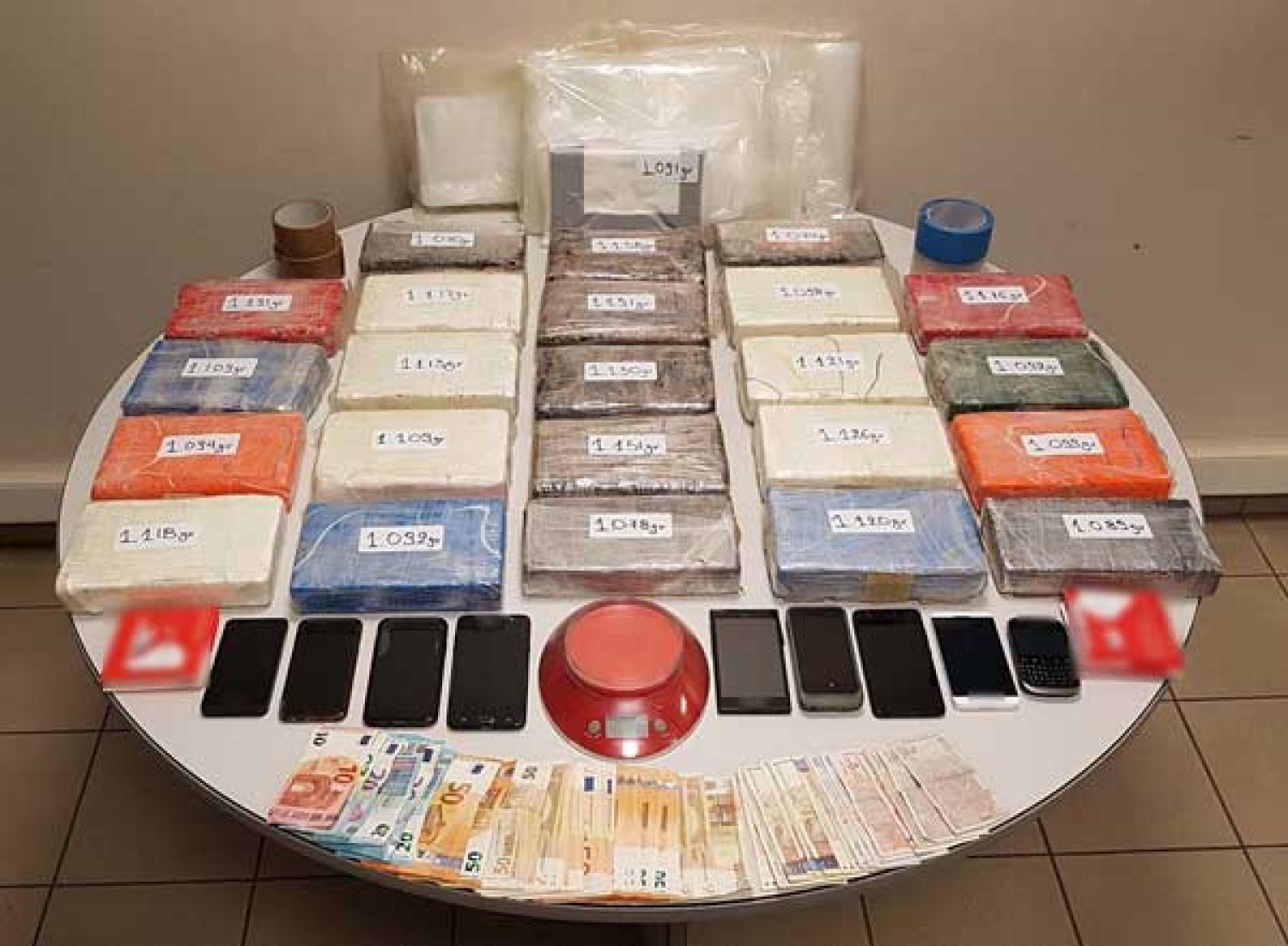 Πενταμελής διεθνής συμμορία θα διακινούσε 26 κιλά κοκαΐνης!