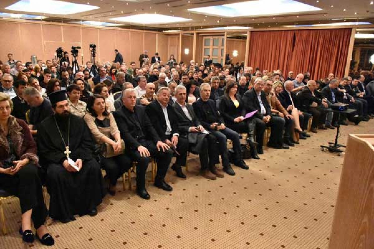 «ΠΑΝΣΤΡΑΤΙΑ» ΓΙΑ ΝΑ ΣΩΘΕΙ Η ΦΕΤΑ!