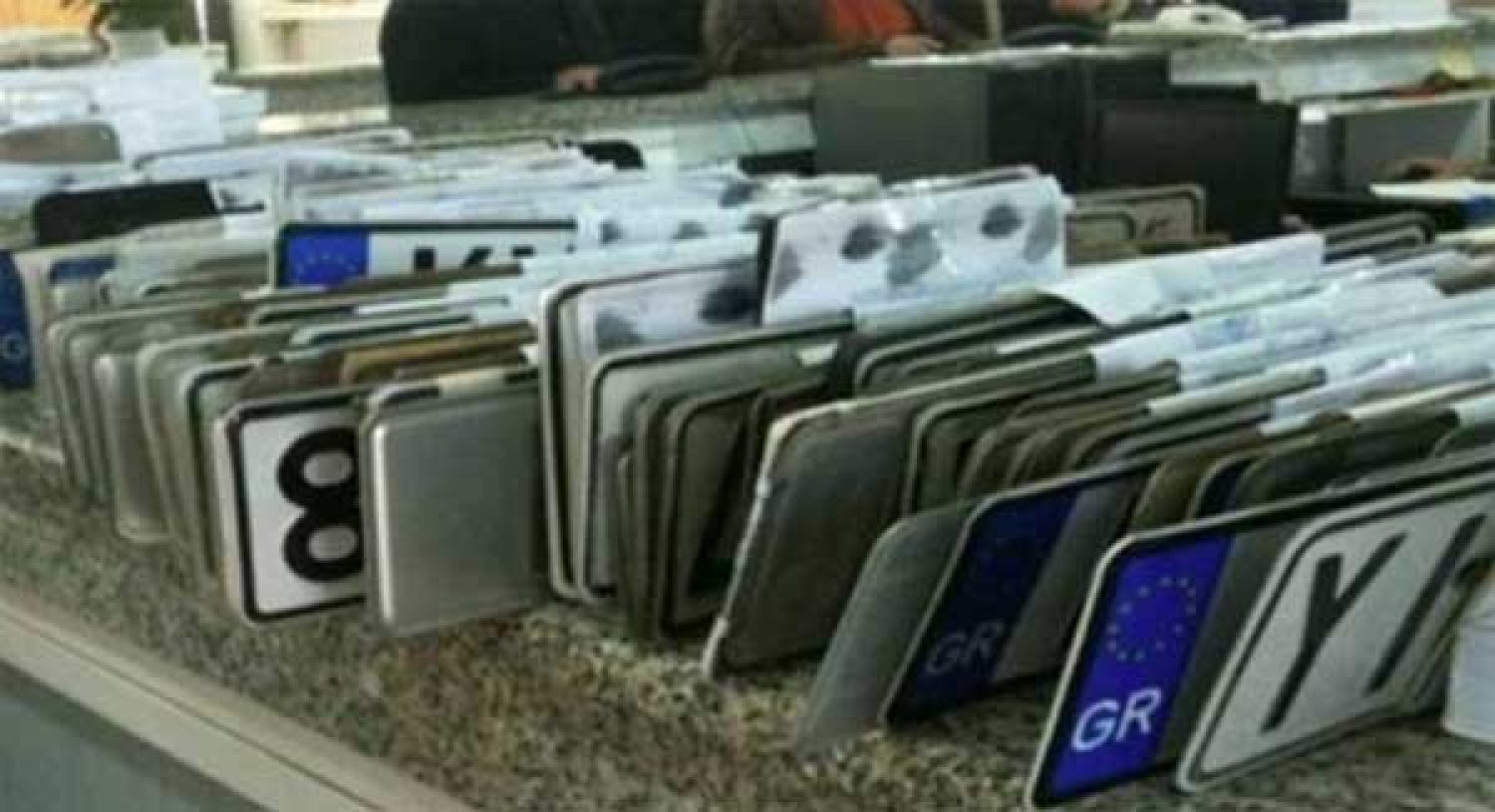 Επιστροφή πινακίδων και αδειών οδήγησης για παραβάσεις μόνο παράνομης στάθμευσης