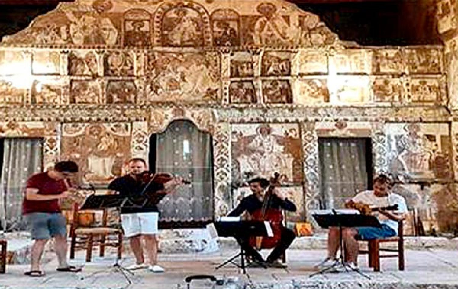 ΣΥΝΑΥΛΙΑ «ΜΠΑΡΟΚ» ΣΕ ΝΑΟ ΤΗΣ ΧΙΜΑΡΑΣ!