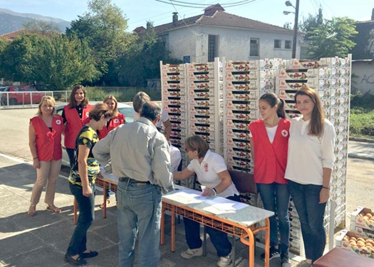 Ροδάκινα από τον ΕΕΣ σε 341 ωφελουμένους ΤΕΒΑ