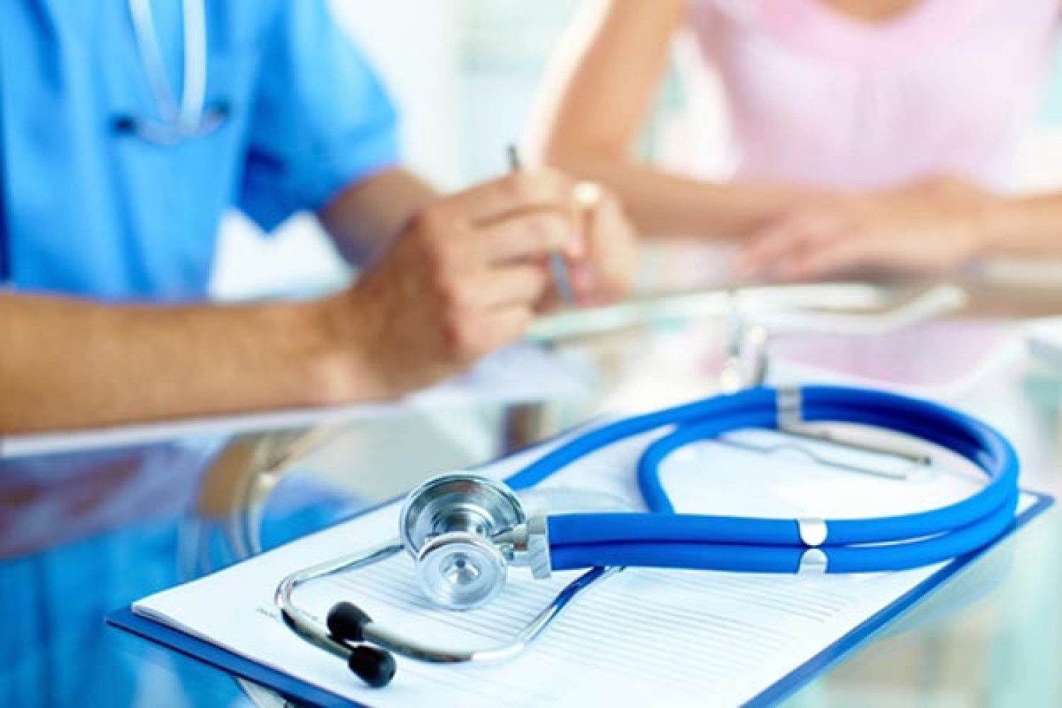Η δημόσια «δωρεάν» υγεία στοιχίζειπολύ ακριβά σήμερα στους πολίτες!