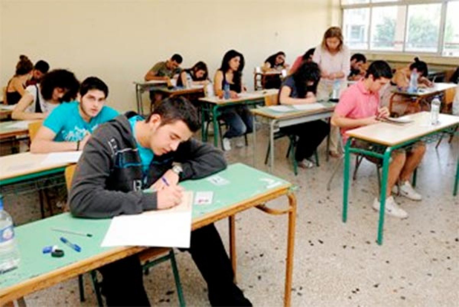 ΔΙΑΛΥΟΥΝ ΚΑΙ ΤΗ ΜΕΣΗ ΕΚΠΑΙΔΕΥΣΗ!