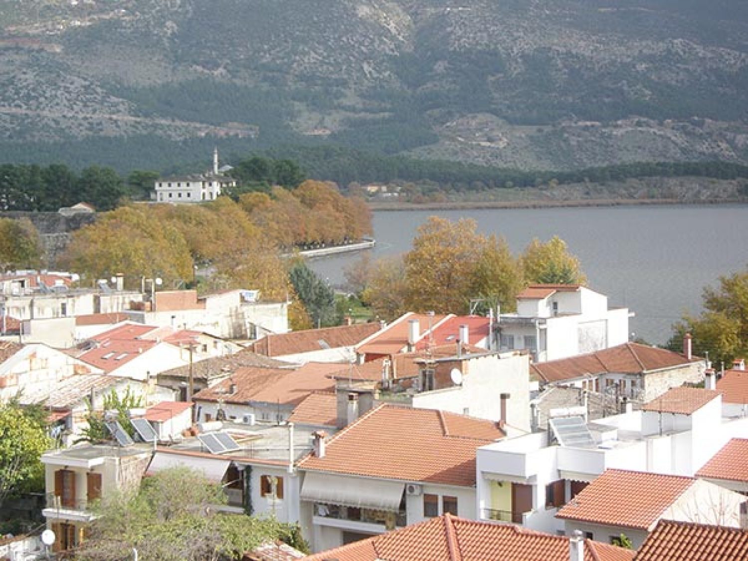 «ΑΣ ΠΑΡΕΙ ΤΟ ΚΡΑΤΟΣ ΤΑ ΧΩΡΑΦΙΑ ΜΑΣ»!