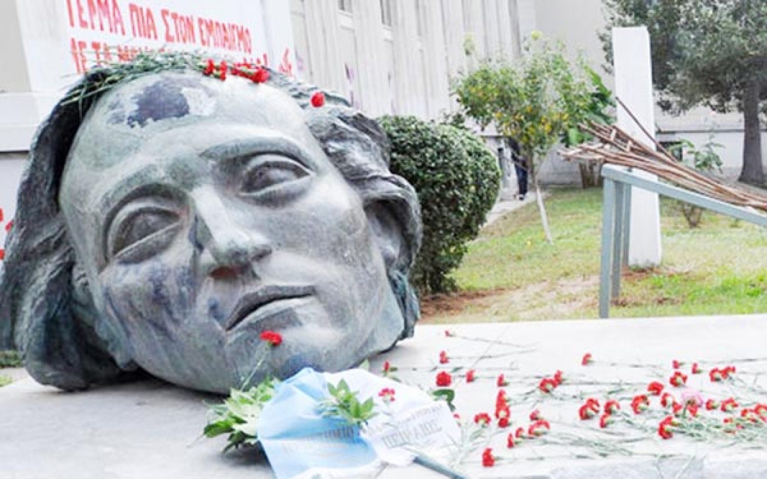 ΠΟΛΥΤΕΧΝΕΙΟ: Μια γιορτή της Δημοκρατίας με… διχασμένη κοινωνία