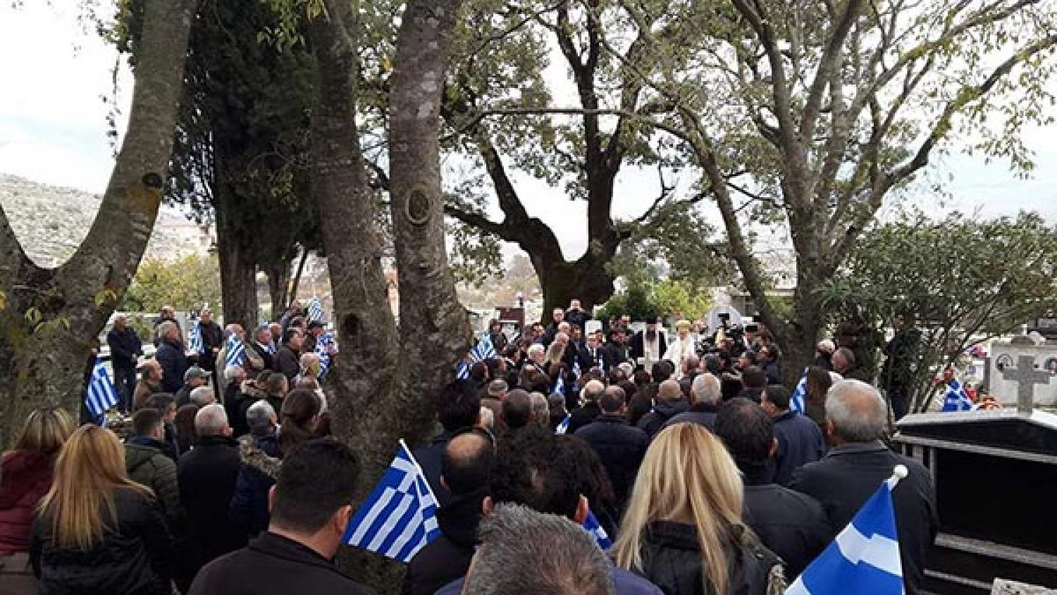 Η ΑΛΒΑΝΙΑ ΠΥΡΟΔΟΤΕΙ ΤΗΝ ΕΝΤΑΣΗ!