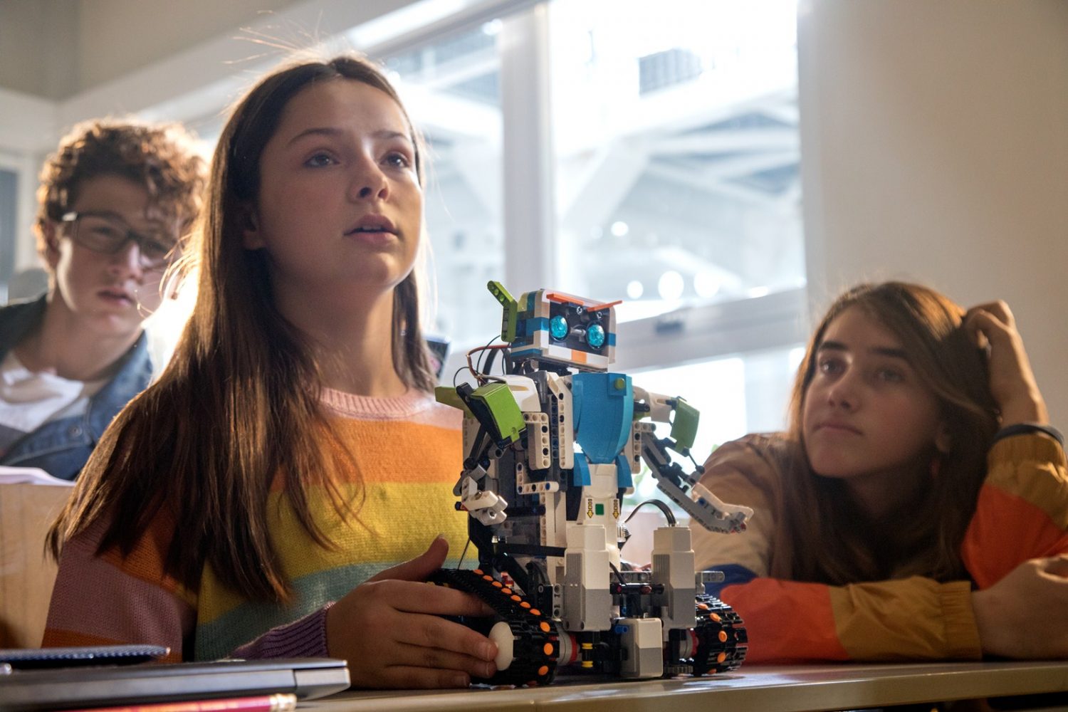 «ROBOGIRL»: Η πρώτη ταινία μυθοπλασίας για τα παιδιά της εκπαιδευτικής ρομποτικής από την COSMOTE